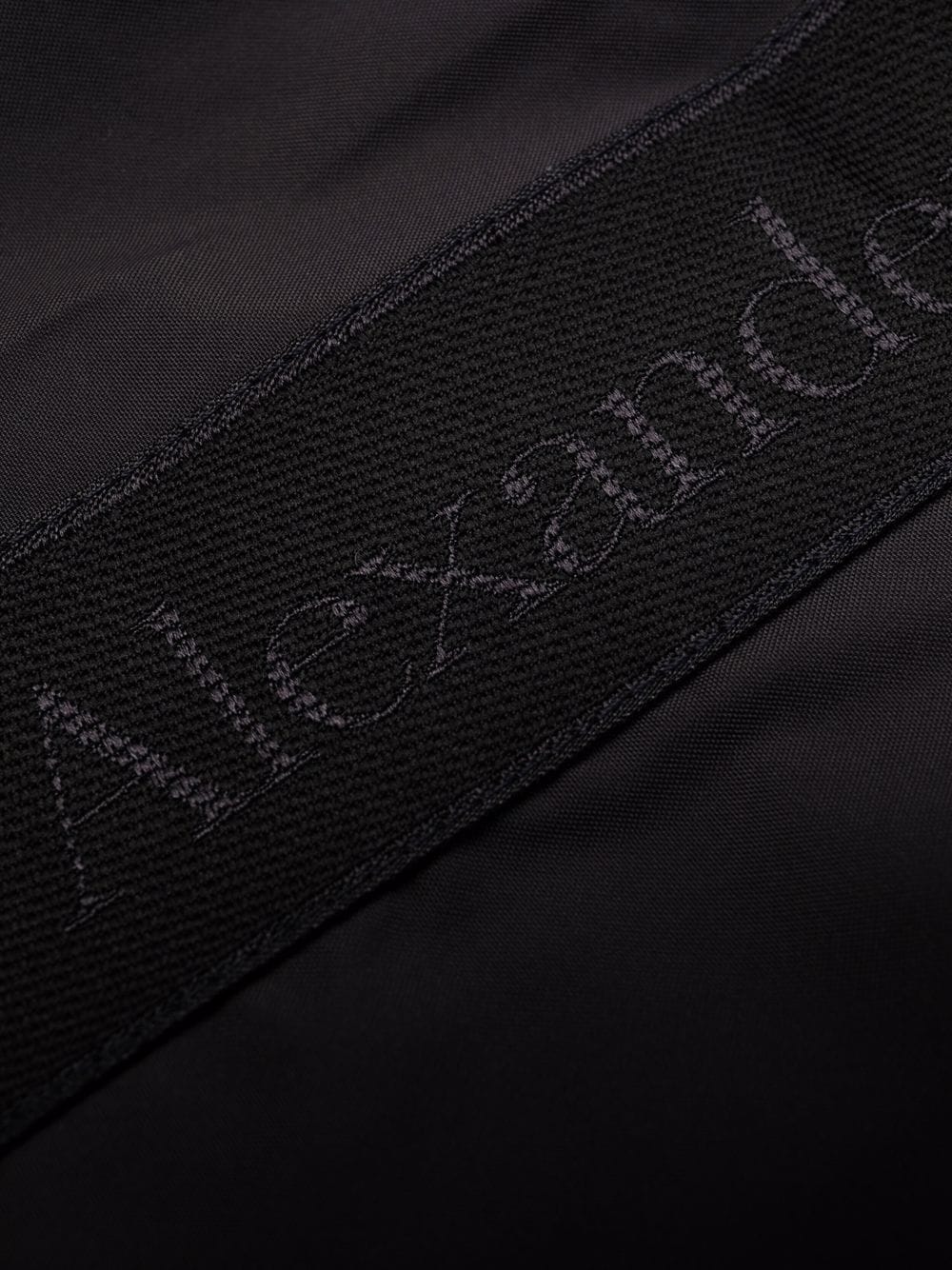 фото Alexander mcqueen плавки-шорты selvedge с жаккардовым логотипом