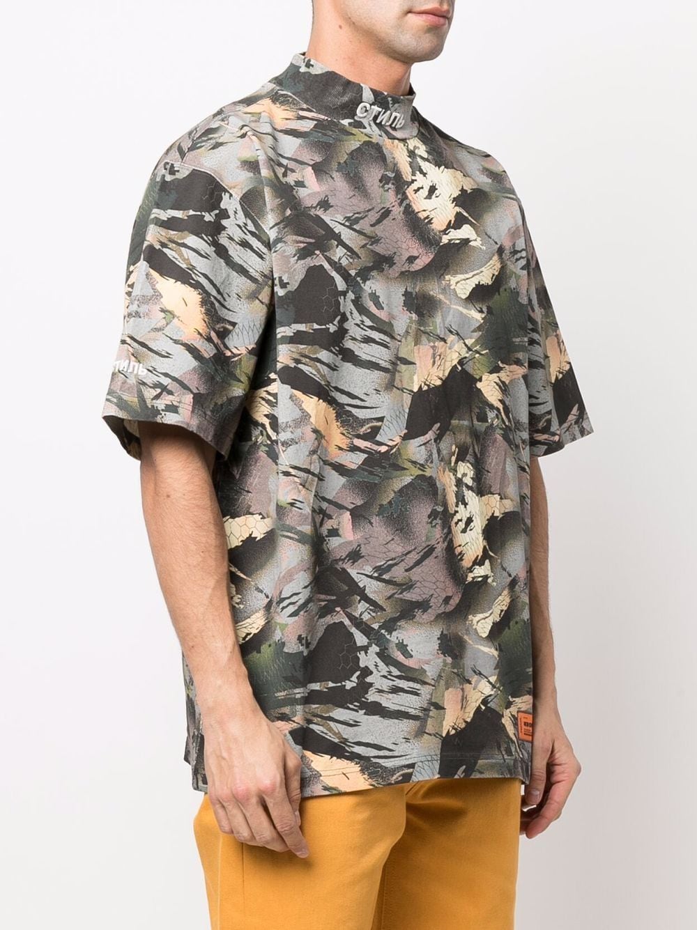 camouflage mock-neck T-shirt