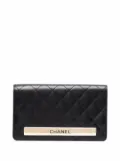 CHANEL Pre-Owned 2017-2018 logo-plaque diamond-quilted wallet - Black