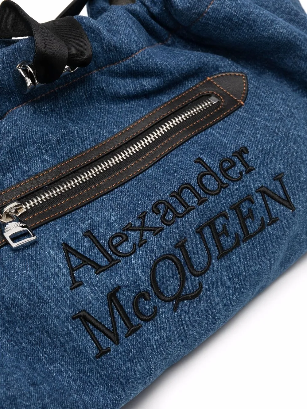 фото Alexander mcqueen джинсовая сумка на плечо the bundle