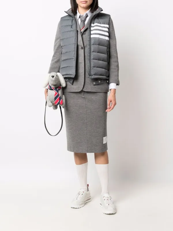 Thom Browne 4BARストライプ ダウンベスト | グレー | FARFETCH JP Thom Browne 4BARストライプ ダウンベスト | グレー | FARFETCH JP