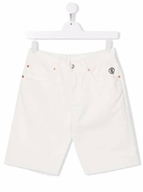 MM6 MAISON MARGIELA KIDS شورت جينز مطرز بشعار الماركة