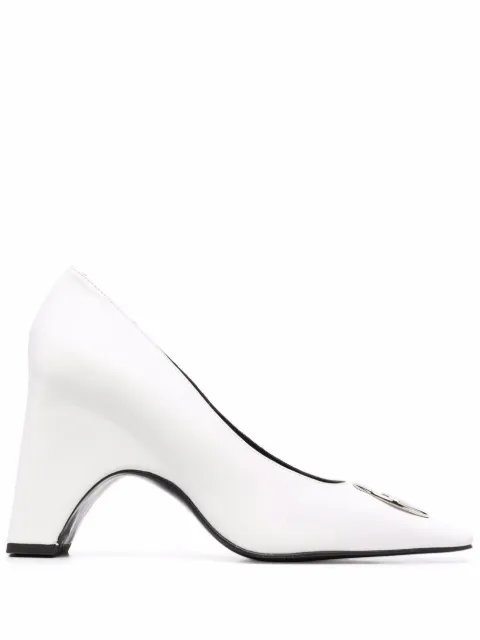 Coperni logo-plaque detail pumps