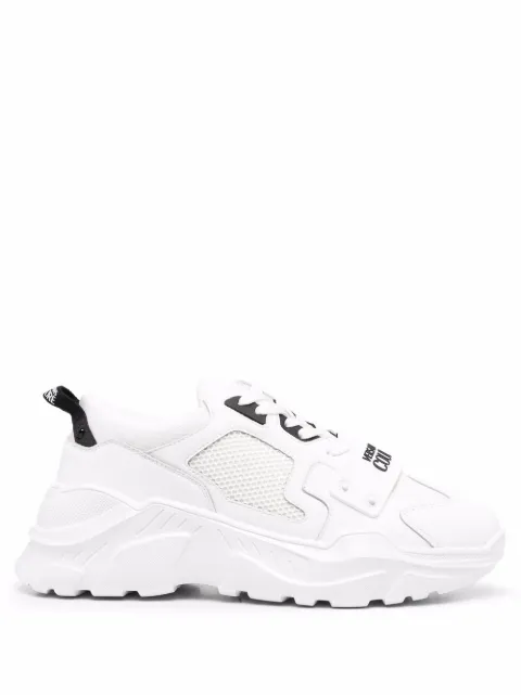 Versace Jeans Couture tenis con paneles y suela gruesa