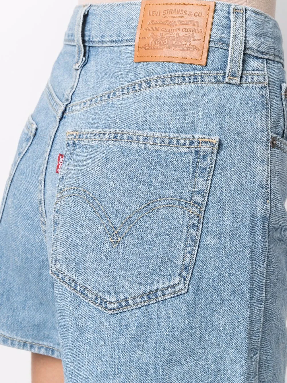Jeans acampanados de Levi's para mujer | FASHIOLA.mx