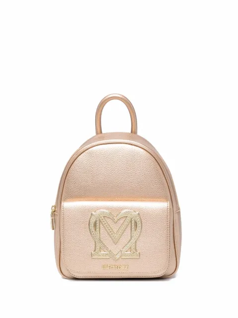 Love Moschino شنطة ظهر ميتاليك ببروش شعار الماركة