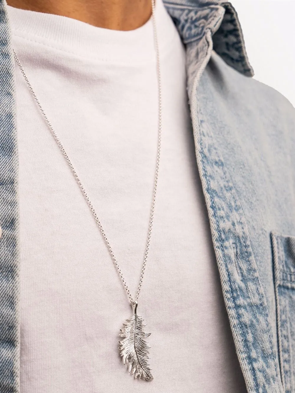 DOWER AND HALL Halsketting met veren detail - Zilver