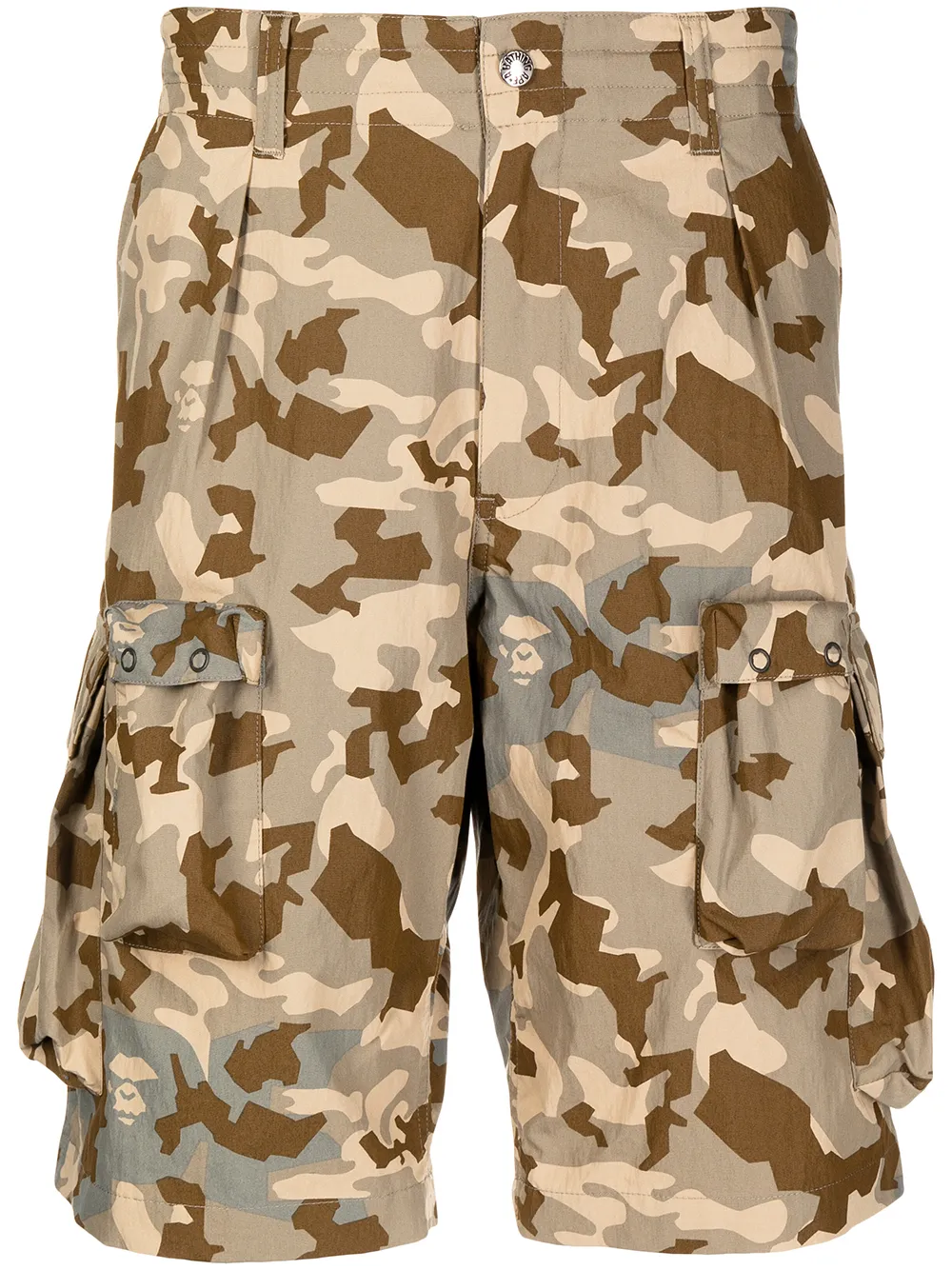 

A BATHING APE® shorts cargo con estampado militar - Marrón
