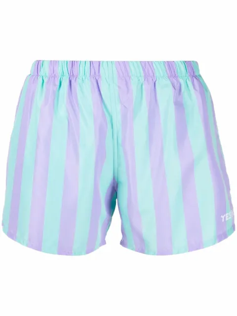 yes i am shorts de playa con rayas estampadas