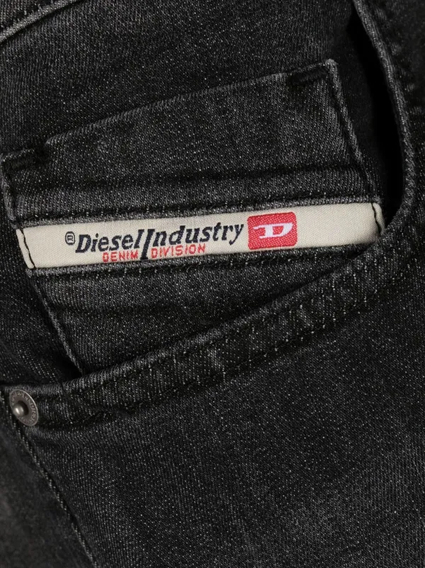 Diesel 2060 D-Strukt 09D52 スリムジーンズ | ブラック