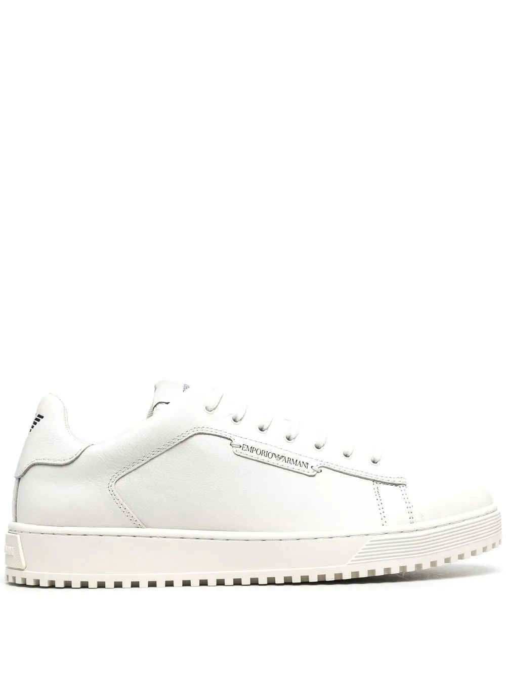 

Emporio Armani tenis con logo en relieve - Blanco