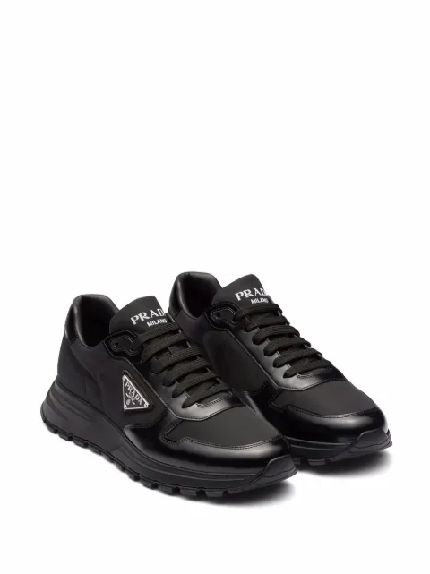 Scopri la nuova collezione di scarpe Prada uomo su FARFETCH