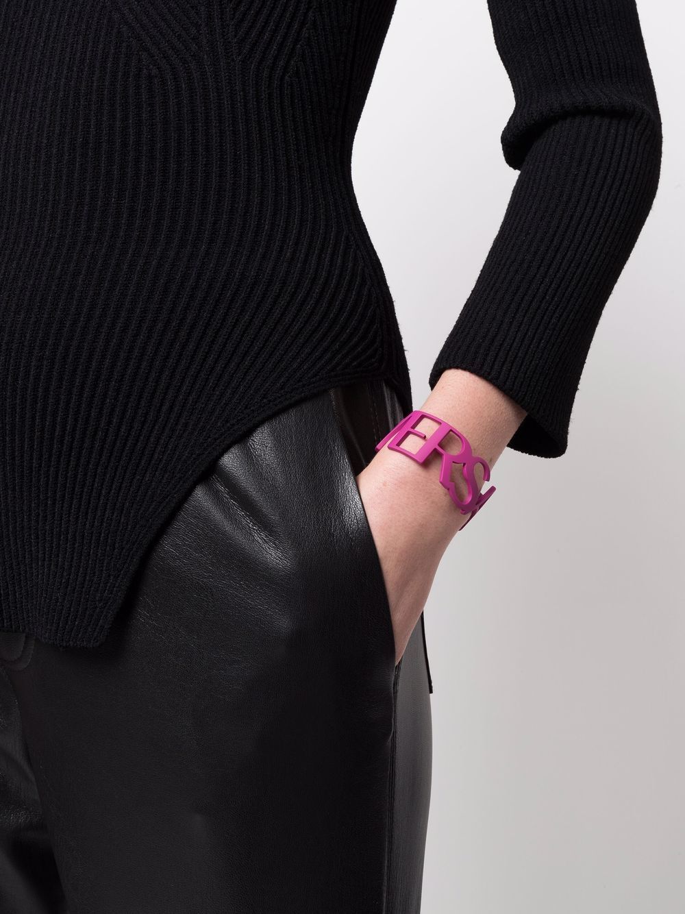 Versace Armband met logo - Roze