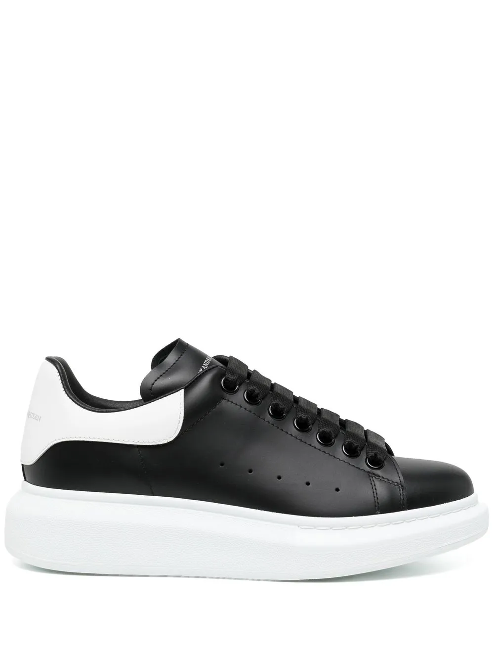 

Alexander McQueen tenis bajos con agujetas - Negro