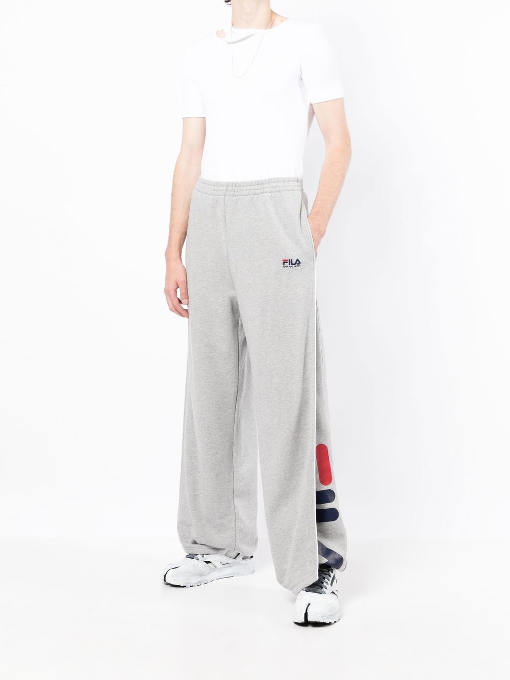 

Y/Project pants anchos con logo estampado - Gris