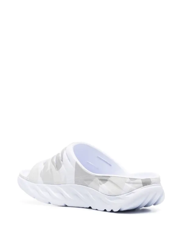 HOKA Ora Recovery カモフラージュ サンダル - Farfetch