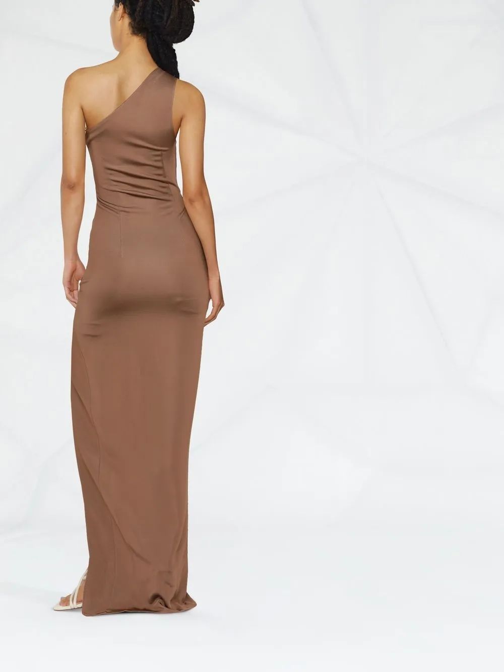 ELISABETTA FRANCHI ONE-SHOULDER CHAIN-TRIM GOWN