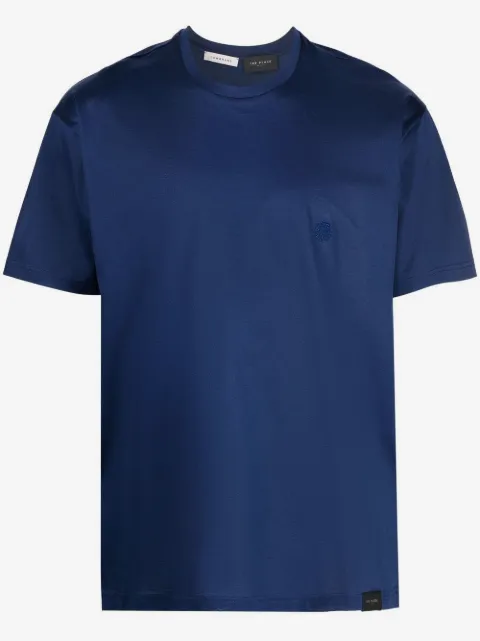 Low Brand playera con logo bordado en colaboración con The Place Gallery