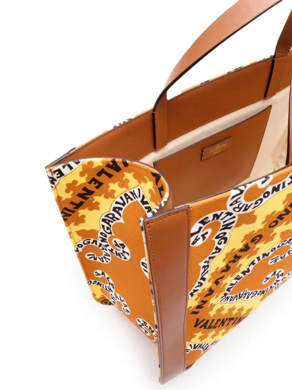 Valentino Garavani ヴァレンティノ・ガラヴァーニ Vロゴ ハンドバッグ