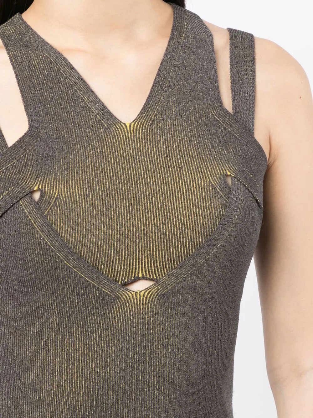 Lock slit-detail tank top