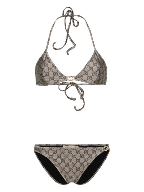 Gucci بكيني بتصميم مثلث وطبعة 'GG سوبريم'