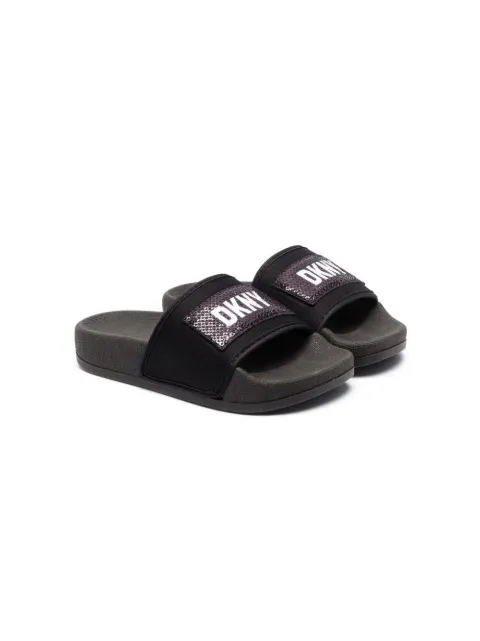 Dkny Kids نعل مزين بشعار الماركة ترتر