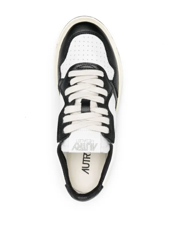 【関税&送料込】Autry Medalist Sneakers In White Black Leath Autry Medalist *Game Set Match* Sneaker » Buy online now!