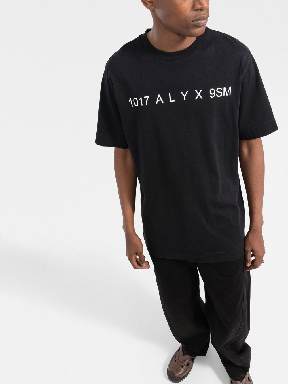 Shop Alyx Logo-print Crew-neck T-shirt In Schwarz