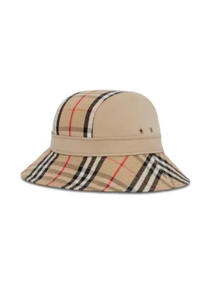 Nuova collezione di cappelli da donna di Burberry su FARFETCH