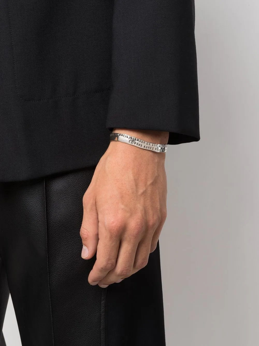 Thoraval Bracciale rigido in argento sterling inciso | Image 2