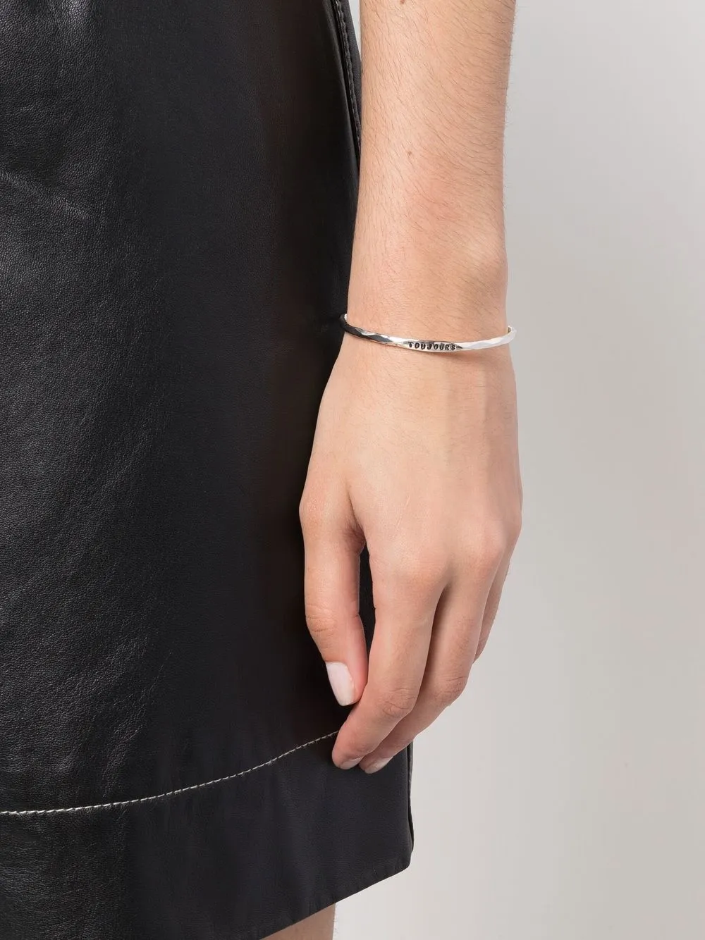 Thoraval pulsera con eslogan grabado | Image 2