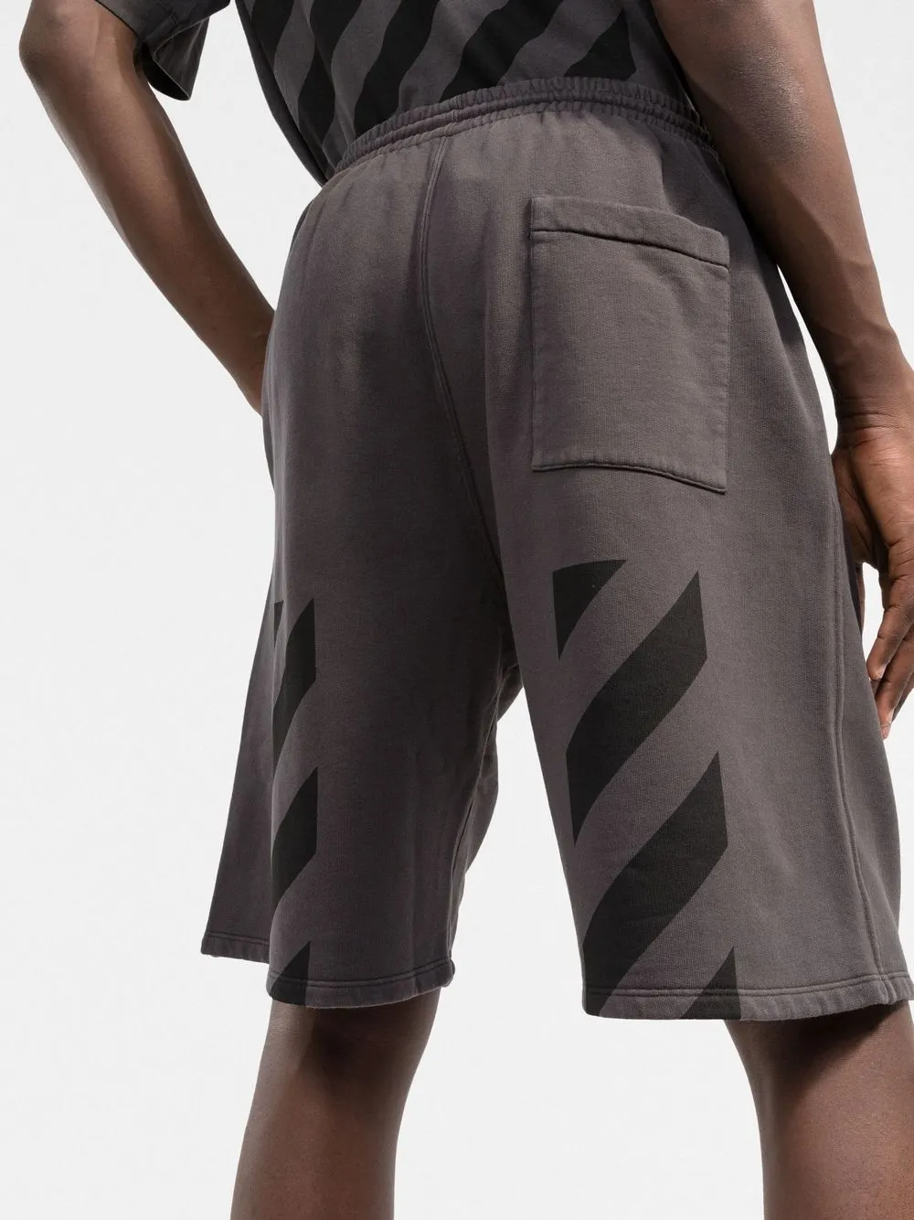  Off White Shorts Mit Diag Streifen   Grau 