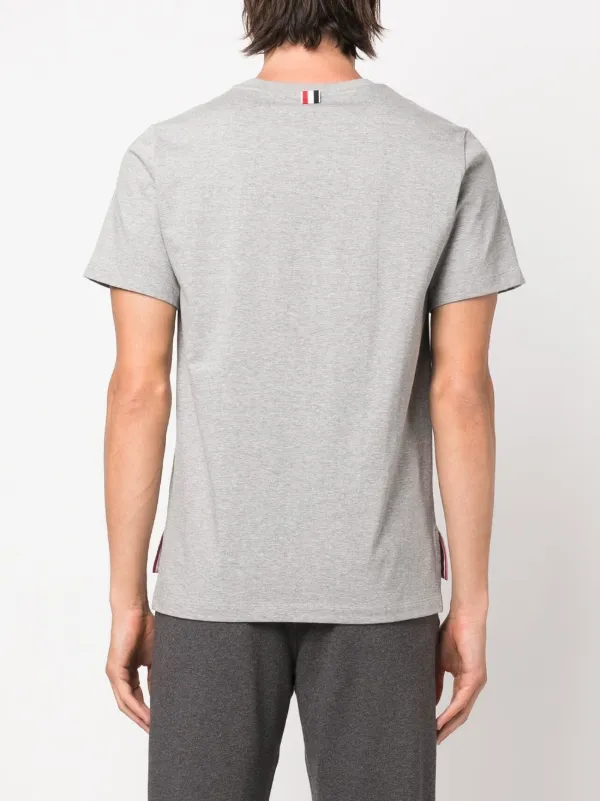 Tシャツ・カットソー THOM BROWNE Men T-shirt Grey MJS117A06769 055 Thom Browne logo-patch short-sleeved T-shirt | Grey | FARFETCH