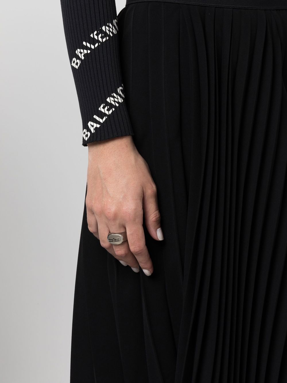 Balenciaga Ring met logoplakkaat - Zilver