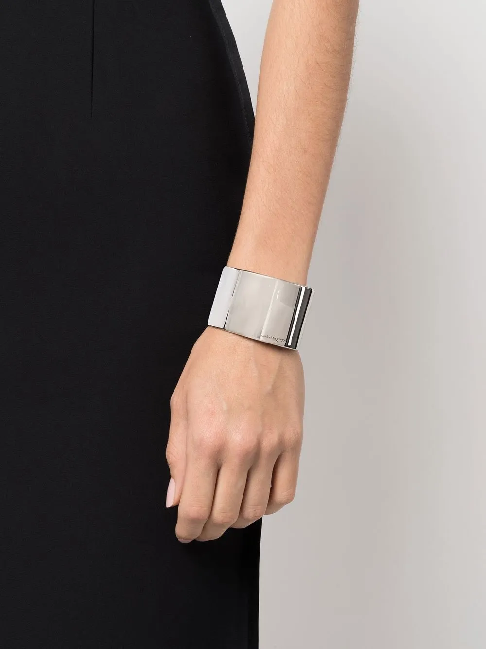 Alexander McQueen Armband met gegraveerd logo - Zilver
