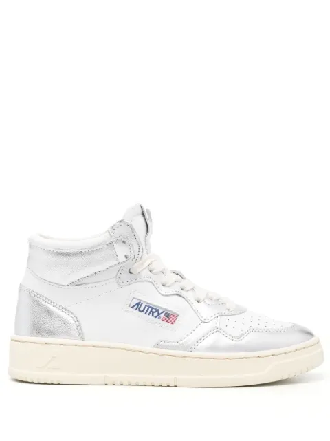 Autry tenis con agujetas y parche del logo