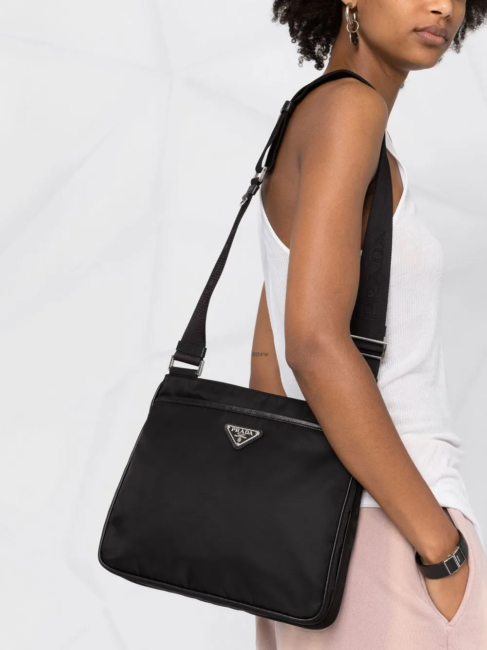 PRADA(プラダ) Re-Nylon メッセンジャーバッグ 18518247_40021324_1000.jpg