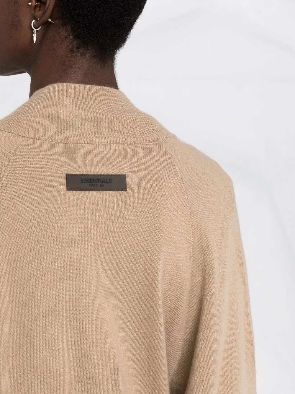  Fear Of God Essentials Strickmantel Mit Logo Patch   Nude 