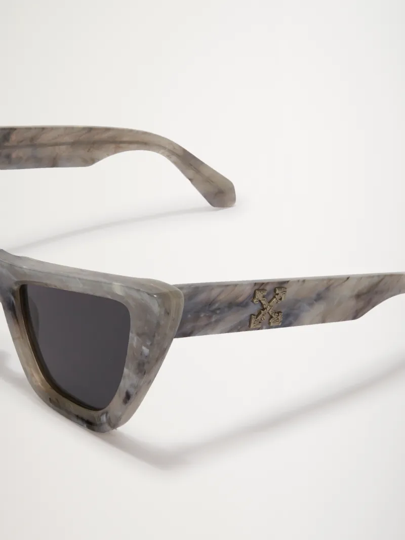 Sonnenbrille mit Cat-Eye-Gestell
