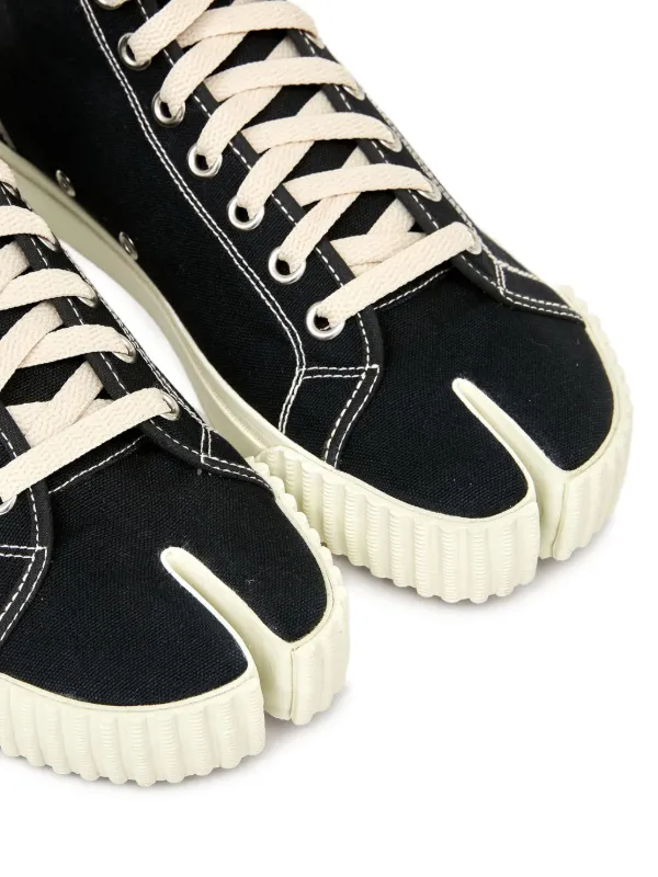 black high top tennis shoes
