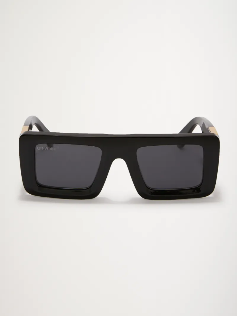 Sonnenbrille mit Arrows-Motiv