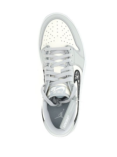 STADIUM GOODS® Air Jordan Low Dior white | MODES