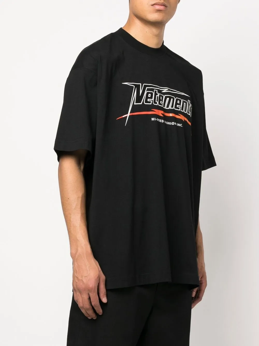 VETEMENTS logo-print short-sleeved T-shirt - Farfetch