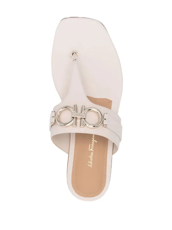サンダル・ミュール FERRAGAMO RIKIS SANDALS Salvatore Ferragamo Leather RIKIS Thong Sandals with Logoed