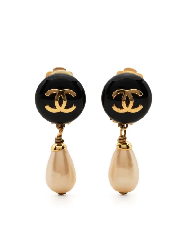 CHANEL Pre-Owned 1993 CC pearl-embellished clip-on Earrings - Farfetch