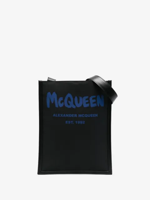 Alexander McQueen mochila tipo mensajero con logo estampado
