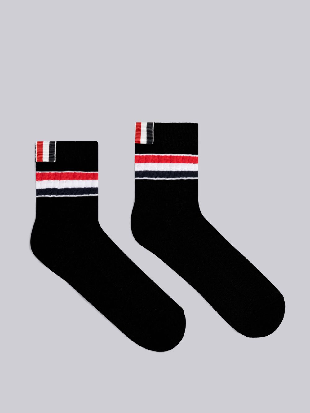 Thom Browne Athletic Rib Stripe Ankle Socks In Black