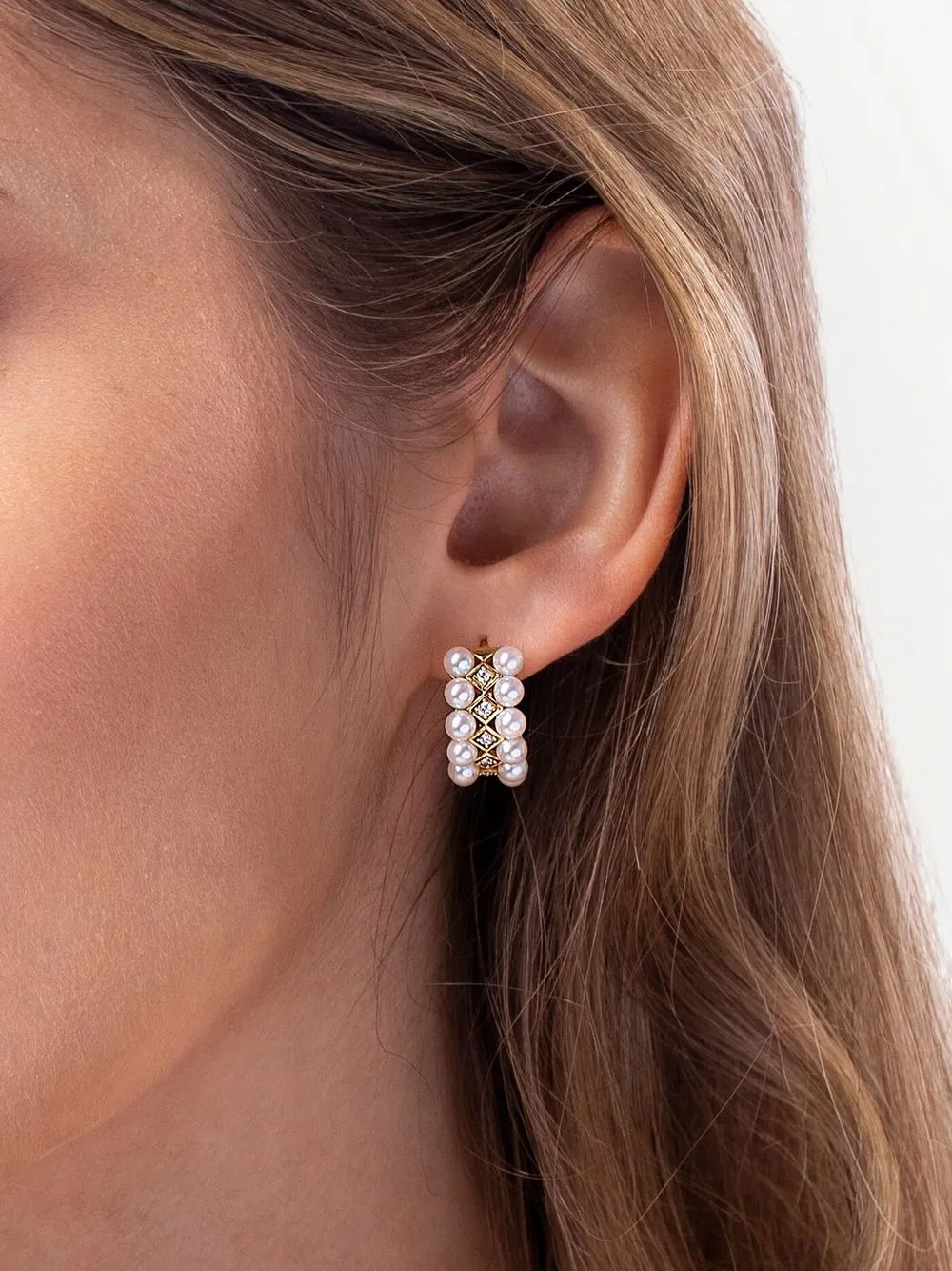 Yoko London 18kt yellow gold Eclipse Akoya pearl and diamond hoop earrings | Image 2