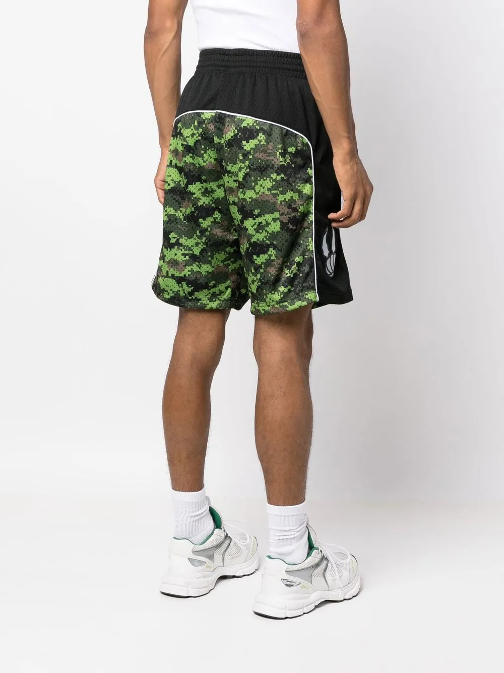 Mitchell & Ness Trainingsshorts met camouflageprint Groen