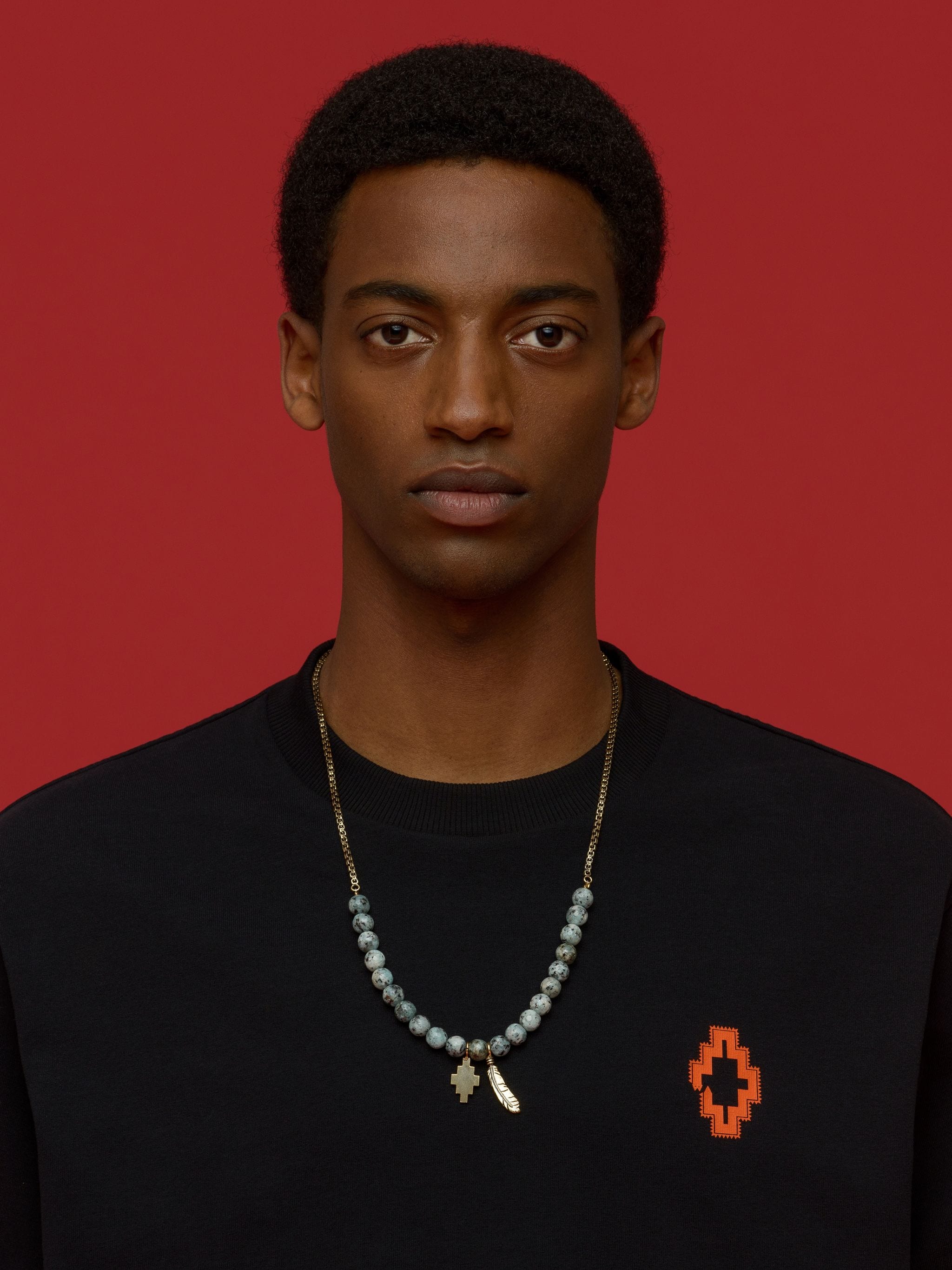 logo-charm beaded necklace from Marcelo Burlon County of Milan featuring bead embellishment, logo charm, curb chain, lobster claw fastening, light blue/gold-tone and metal.